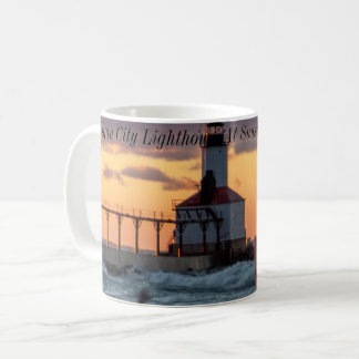 Ruw water bij zonsondergang - Michigan City Lighth Koffiemok