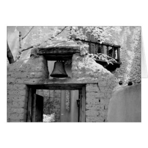 Ruwe adobe bel in entree, Santa Fe, New
