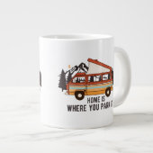 RV Camping Trailer "Thuis is waar je het parkeren" Extra Grote Beker (Voorkant rechts)