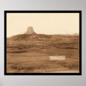 Ryan's Ranch & Distant Uitzicht Devil's Tower WY 1 Poster (Voorkant)
