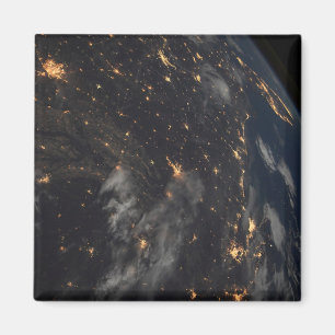 's Avonds licht de stad op de planeet aarde Magneet