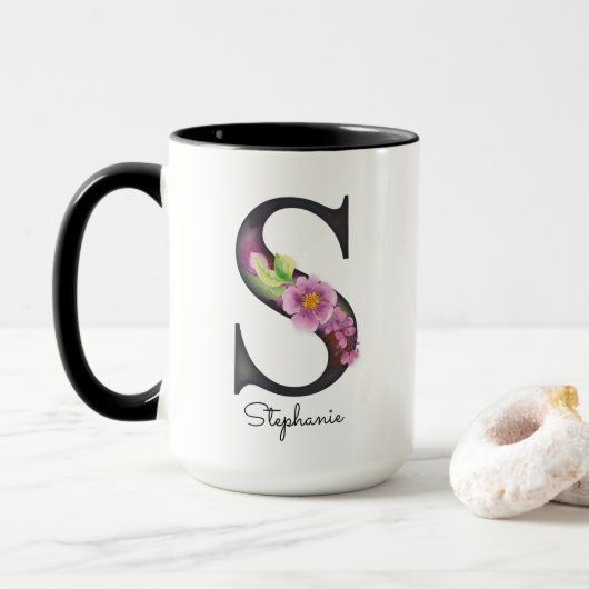 S Monogramme Purple Floral Nom personnalisé Mug (Avec donut)