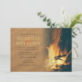 Sable et feu Bonfire Plage Mariage Invitations (Debout devant)