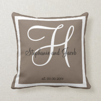 Sable gris taupe personnalisé coussin de mariage