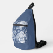 SAC À BANDOULIÈRE JOLIE FLEURS BLEUES ET BLANCHES À LA MAIN (Coin droit)