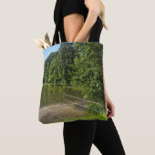 Sac à dos de la nature de chemin de rivière paisib (De près)