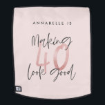 Sac À Dos Fille parties scintillant rose moderne design 40e<br><div class="desc">Parties scintillant rose fille design moderne design 40e anniversaire. Texte de script moderne design monochrome. Partie d'une collection.</div>