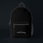 Sac À Dos Imprimé Script noir | Moderne Monogramme élégant<br><div class="desc">Un design simple et design personnalisé monogramme dans un décontracté écrit à la main en bleu marine et blanc monochrome frappant. Le monogramme peut facilement être personnalisé pour rendre un design aussi unique que vous êtes ! Le cadeau ou accessoire tendance parfait pour toute occasion.</div>