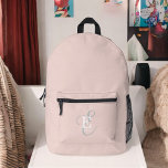 Sac À Dos Imprimé Typographie de Monogramme moderne Blush Pink<br><div class="desc">Un sac à dos doux féminin avec une disposition élégante de votre nom et monogramme avec sérifs classiques et une typographie de script plus ornée dans une symétrie équilibrée. Les trois éléments se fondent dans une harmonie sophistiquée et créent votre propre logo de marque personnelle. Montré ici avec un arrière...</div>