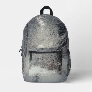 Sac À Dos Imprimé Un sentier enneigé à travers une forêt d'hiver