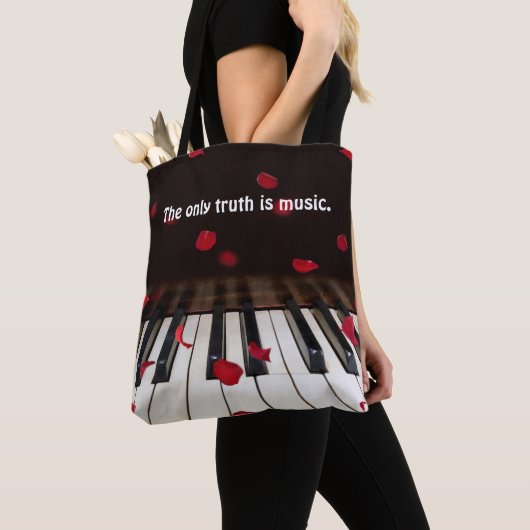 Sac à main avec citation musicale sur des touches (De près)