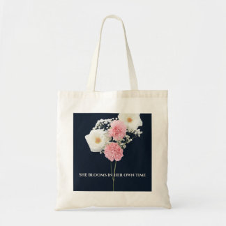 Sac à main élégant marine à fleurs avec citation i