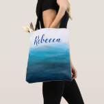 Sac à main en aquarelle Vagues océaniques Turquois<br><div class="desc">Moderne. Élégant. Ce design présente ma peinture originale à l'aquarelle de vagues bleues. Personnalisez avec votre nom ou ajoutez une phrase préférée.</div>