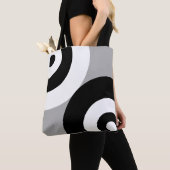 Sac à main gris avec cercles abstraits noir et bla (De près)