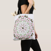 Sac à main mandala avec texte cône de pin et baies (De près)