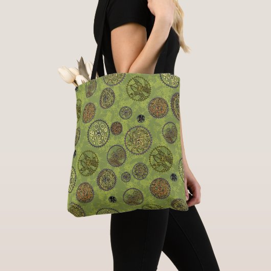 Sac à main tout en steampunk vert avec médaillon (De près)