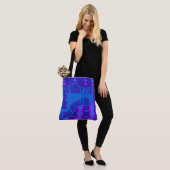 Sac à main violet bleu à motifs pour l'expression (Sur le modèle)