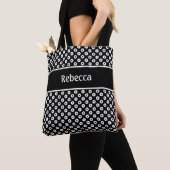 Sac à pois noir et blanc avec bande de nom (De près)
