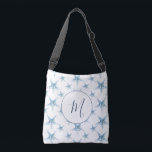 Sac Ajustable Aiguilles monogrammes bleu côtier<br><div class="desc">Sac carrossable côtier tout imprimé pour les femmes et les filles disposent d'un motif d'étoiles de mer avec votre initiale monogrammée. Un cadeau parfait pour votre mariage de plage de destination. Pour voir plus personnalisée les faveurs de la mariée de plage comme cette visite www.zazzle.com/dotellabelle. Art unique et design de...</div>