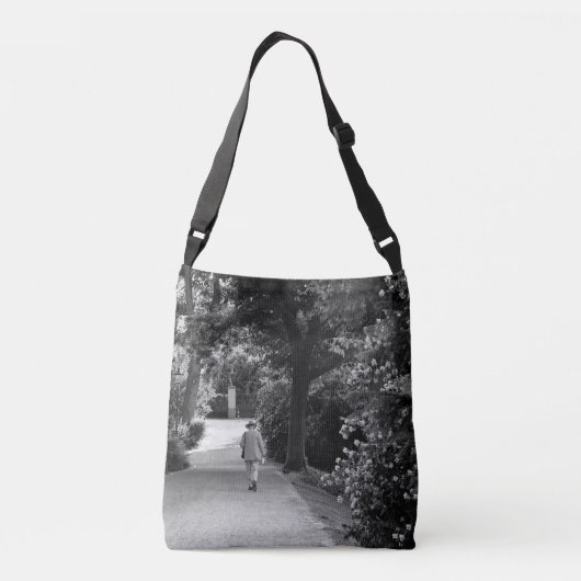 Sac Ajustable Black and white photo of old man at park (Dos)