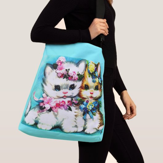 Sac Ajustable deux chatons et beaucoup de fleurs (De près)