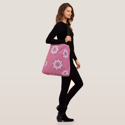 SAC AJUSTABLE "GRANDE FLEUVE MANDALA ROSE" (Sur le modèle)