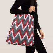 Sac Ajustable Ikat Chevron Stripes - Rouge, Blanc et Gris / Gris (De près)