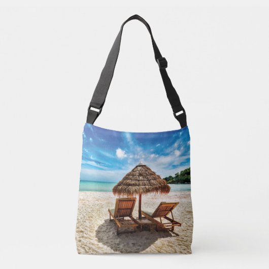 Sac Ajustable Lounge on beach throw pillow (Devant)