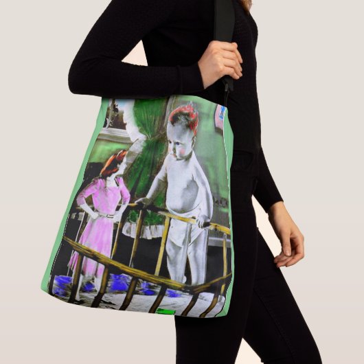 Sac Ajustable Mère des années 1940 et son bébé géant (De près)