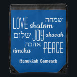 Sac Avec Cordons Hanoukka hébreu bleu<br><div class="desc">Sac à corde HANOUKKA élégant avec LOVE JOY PEACE incluant des traductions en hébreu en typographie noire contre un arrière - plan BLEU TEKHELET. Le texte est PERSONNALISABLE, en coque vous souhaitez changer quoi que ce soit. HAPPY HANOUKKA est également personnalisable, vous pouvez donc remplacer par un nom ou des...</div>