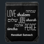 Sac Avec Cordons Hanoukka hébreu noir<br><div class="desc">Sac à corde HANOUKKA élégant avec LOVE JOY PEACE incluant des traductions en hébreu en typographie noire contre un RICH arrière - plan NOIR. Le texte est PERSONNALISABLE, en coque vous souhaitez changer quoi que ce soit. HAPPY HANOUKKA est également personnalisable, vous pouvez donc remplacer par un nom ou des...</div>