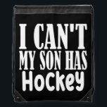 Sac Avec Cordons J'y vais.<br><div class="desc">Le poison des parents de hockey de My Son Has. Parfait pour papa,  maman,  papa,  men,  women,  friend et family members on Thanksgiving Day,  Christmas Day,  Mothers Day,  Fathers Day,  4th of July,  1776 Independent Day,  Vétérans Day,  Halloween Day,  Patrick's Day</div>