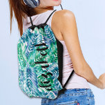 Sac Avec Cordons Palmes tropicales élégantes<br><div class="desc">Un élégant sac à timon est muni d'un motif de frondes de palmiers tropicaux bleu turquoise et vert et de votre nom en lettres chic. Créez-vous pour vous-même ou offrez-en un cadeau. CORRESPONDRE des articles dans notre collection de voyages.</div>