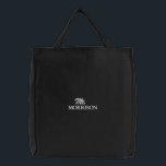Sac Brodé M. noir blanc script personnalisé Nom élégant<br><div class="desc">Chic Mr Nom de famille script noir et blanc élégant chic Casquette de baseball brodé. Disponible dans de nombreuses couleurs et options de style</div>