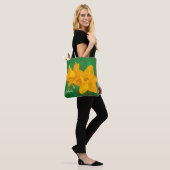 Sac cabas vert avec des jonquilles (Sur le modèle)