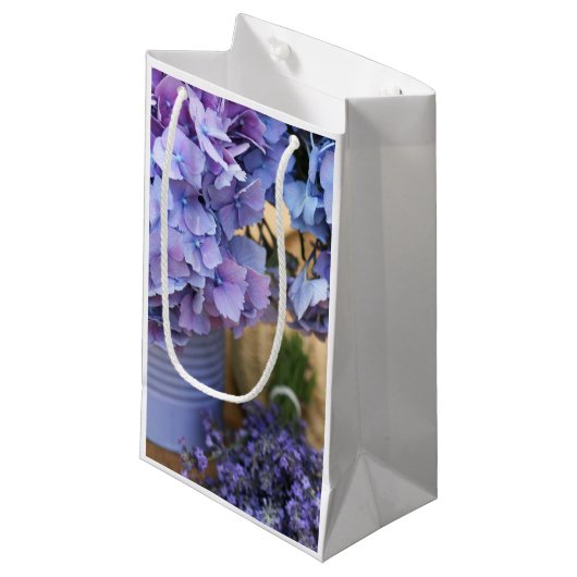 Sac cadeau à fleurs violettes (Devant Angle)