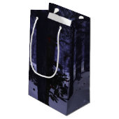 Sac cadeau de Noël dans les pins (Dos Angle)