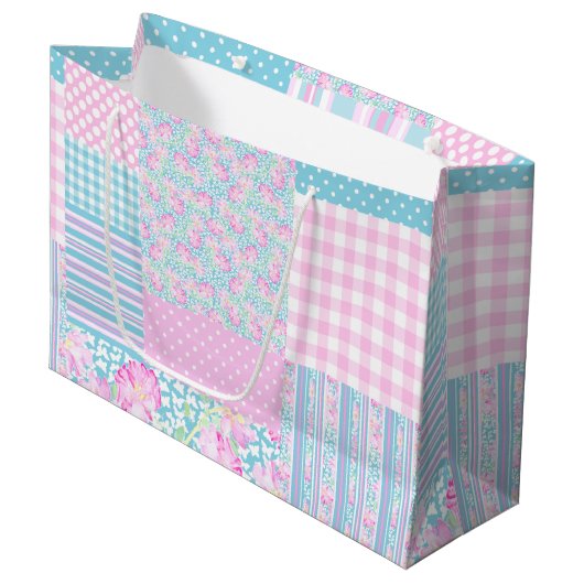 Sac cadeau grand format Faux Patchwork Roses et Pa (Devant Angle)