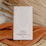 Sac cadeau minimaliste EVERLEIGH Maid of Honor<br><div class="desc">Everleigh Collection - une collection étonnante et minimaliste qui dispose d'une police de calligraphie moderne qui est à la fois chic et élégant. Cette collection offre un design intemporel et élégant qui est parfait pour tous les événements, des mariages aux baby showers et tout entre les deux. Découvrez l'élégance et...</div>