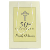 Sac Cadeau Moyen 50e anniversaire du prêtre avec croix bossée (Devant)