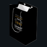 Sac Cadeau Moyen 60th Birthday 1963 Ajouter Nom Legendary Black Gol<br><div class="desc">Sac cadeau "Original Quality Legendary Inspiration" design vintage pour cette personne spéciale. Ajoutez le nom et l'année souhaités dans les champs modèles pour créer un élément unique de célébration d'anniversaire. Faites équipe avec les cadeaux,  accessoires de fête et vêtements correspondants disponibles dans notre magasin www.zazzle.com/store/thecelebrationstore</div>