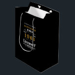Sac Cadeau Moyen 60th Birthday 1963 Ajouter Nom Legendary Black Gol<br><div class="desc">Sac cadeau "Original Quality Legendary Inspiration" design vintage pour cette personne spéciale. Ajoutez le nom et l'année souhaités dans les champs modèles pour créer un élément unique de célébration d'anniversaire. Faites équipe avec les cadeaux,  accessoires de fête et vêtements correspondants disponibles dans notre magasin www.zazzle.com/store/thecelebrationstore</div>