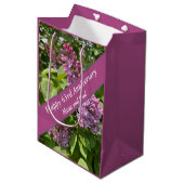 Sac Cadeau Moyen 63e anniversaire Lilac modifiable (Devant Angle)
