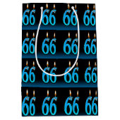 Sac Cadeau Moyen 66e anniversaire avec des bougies (Devant)