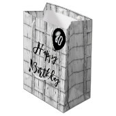 Sac Cadeau Moyen 80e anniversaire symétrique Motif de bois rustique (Devant Angle)