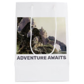 Sac Cadeau Moyen Adventure Awaits. Fantasy landscape (Dos)