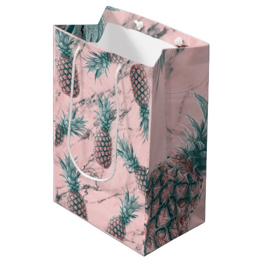 Sac Cadeau Moyen Ananas & marbre rose Swirl moderne Tropical Chic (Devant Angle)