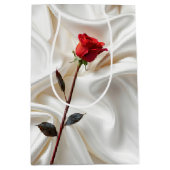 Sac Cadeau Moyen Anniversaire Rose rouge sur satin blanc (Devant)