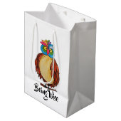 Sac Cadeau Moyen Aquarelle Chouette magique avec plumes arc-en-ciel (Devant Angle)