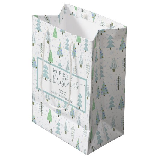 Sac Cadeau Moyen Arbres de Noël modernes MERRY NOËL Script Bleu (Devant Angle)